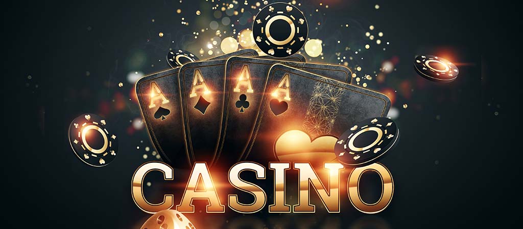kazino, poker karte, žetoni, luksuz, zmagovalna roka, spletna igralnica, zabava, bleščeče nagrade, igre na srečo