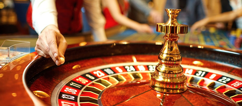 Zgodovina spletnih kazinojev – od prvih iger do danes